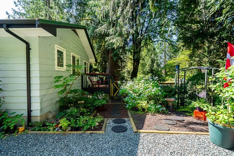 22592 132 AVENUE - photo 3 of 25