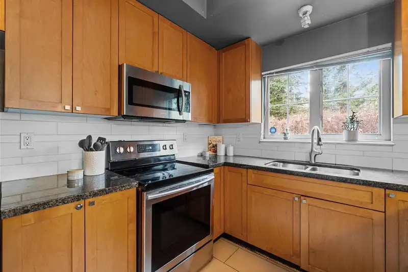 13 245 FRANCIS WAY - photo 3 of 28