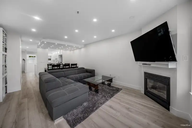 21 19034 MCMYN ROAD - photo 4 of 33
