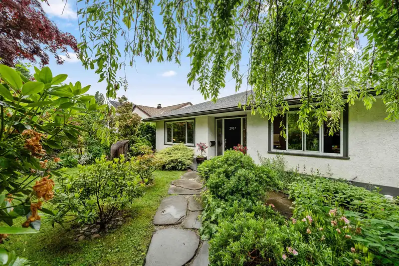 2187 VANNESS AVENUE - photo 1 of 40