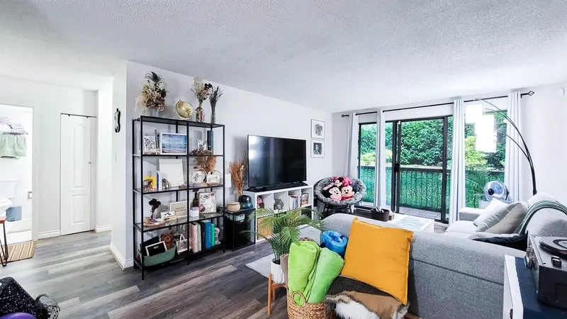 107 620 EIGHTH AVENUE - photo 3 of 25