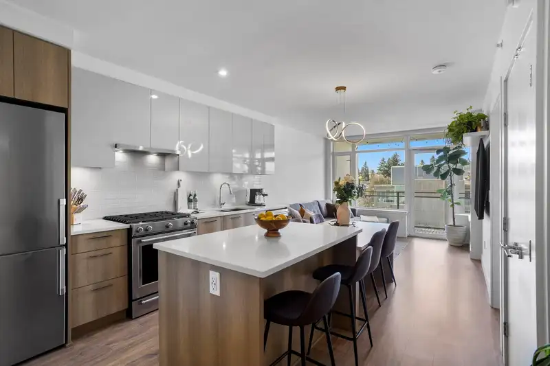 803 258 NELSON'S COURT - photo 1 of 38