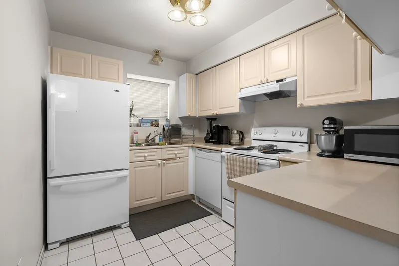 202 7011 BLUNDELL ROAD - photo 4 of 25