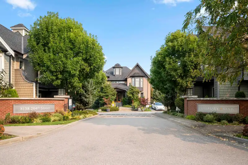 135 8138 204 STREET - photo 2 of 40