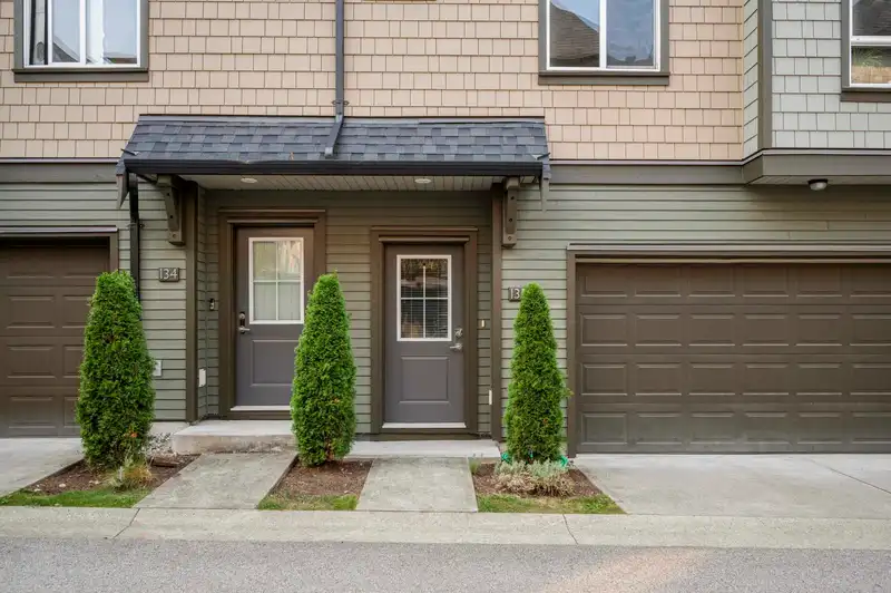 135 8138 204 STREET - photo 4 of 40