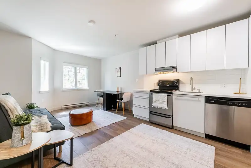 401 370 CARRALL STREET - photo 1 of 23