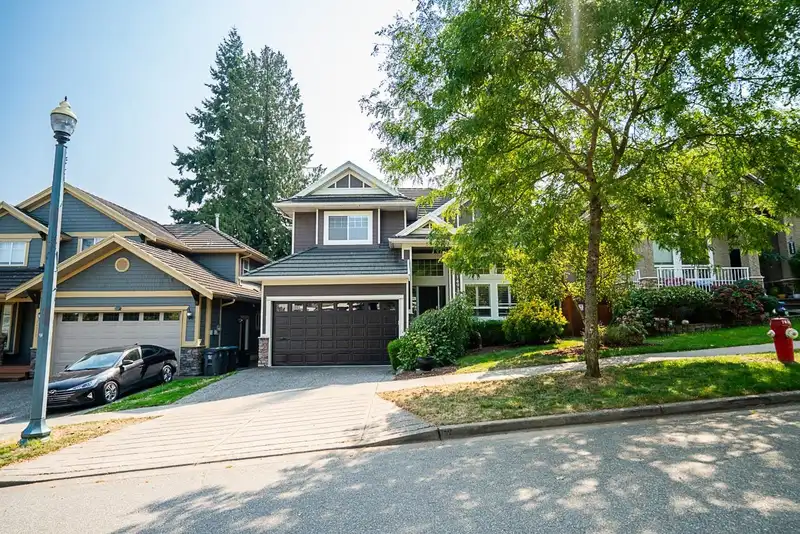 14936 35 AVENUE - photo 1 of 40