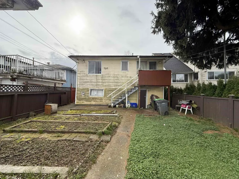 3025 E 45TH AVENUE - photo 2 of 4