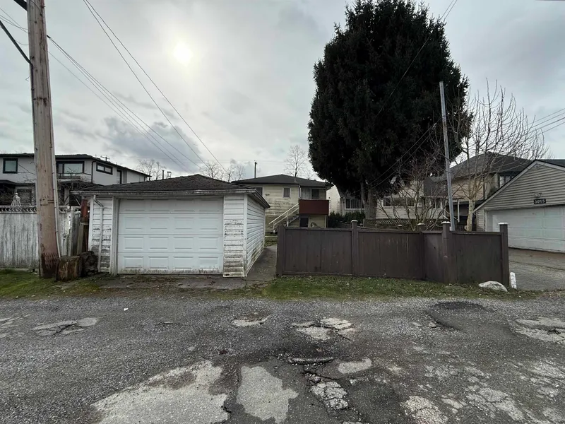 3025 E 45TH AVENUE - photo 4 of 4