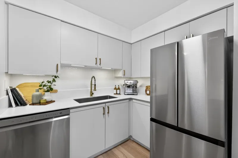 101 1689 E 4TH AVENUE - photo 4 of 25