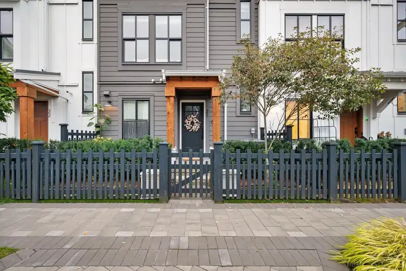 21 8450 204 STREET - photo 1 of 19