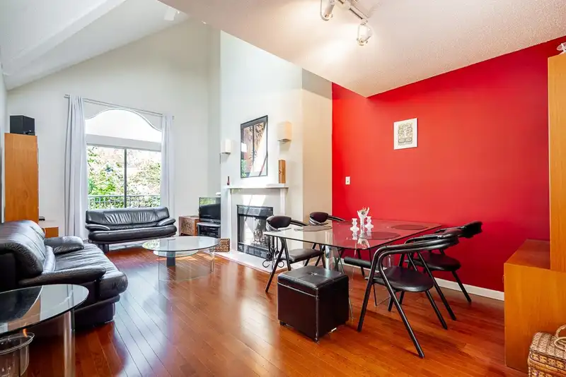 304 592 W 16TH AVENUE - photo 2 of 37