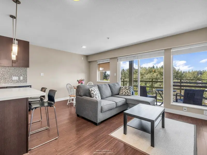 414 15735 CROYDON DRIVE - photo 2 of 25