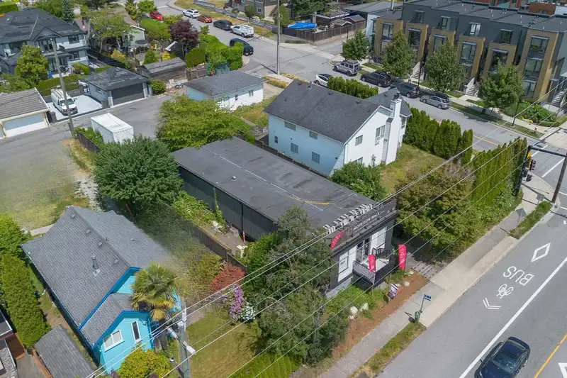 658 E 3RD STREET - photo 2 of 3
