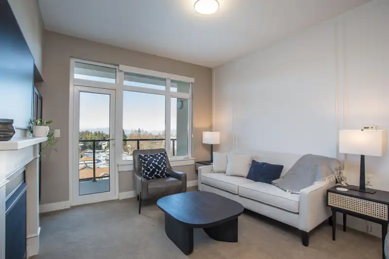 710 15333 16 AVENUE - photo 3 of 40
