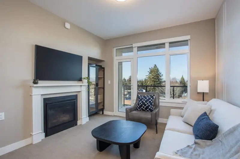 710 15333 16 AVENUE - photo 4 of 40