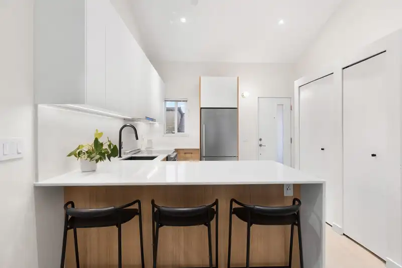 408 1363 CLYDE AVENUE - photo 4 of 19