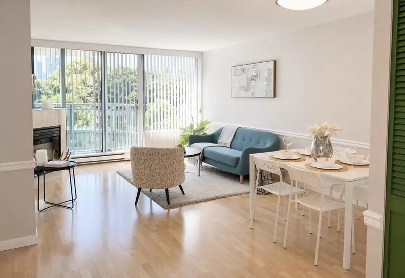702 13353 108 AVENUE - photo 2 of 34