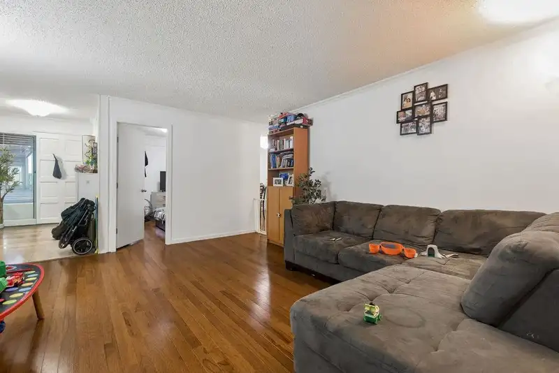 211 444 W 49TH AVENUE - photo 3 of 15