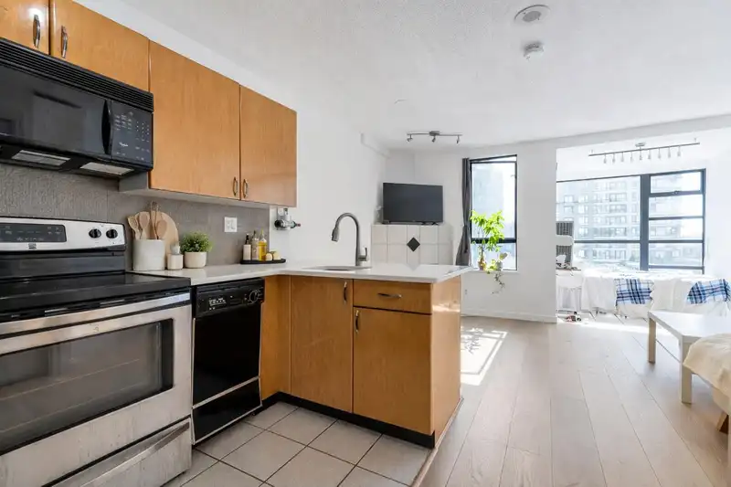 805 939 HOMER STREET - photo 1 of 24