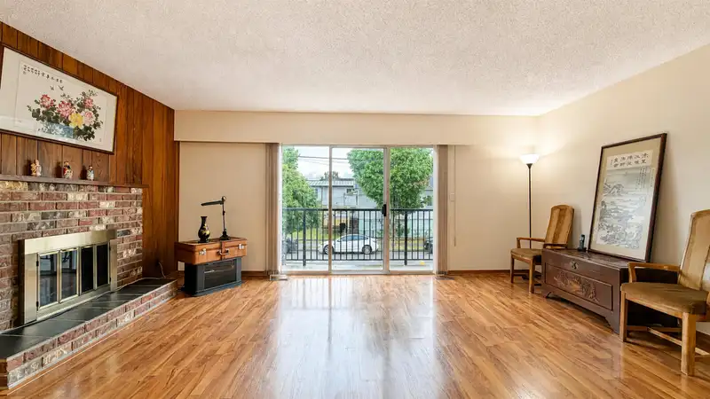 2184 E 35TH AVENUE - photo 3 of 31