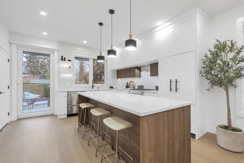 101 706 SMITH AVENUE - photo 3 of 25