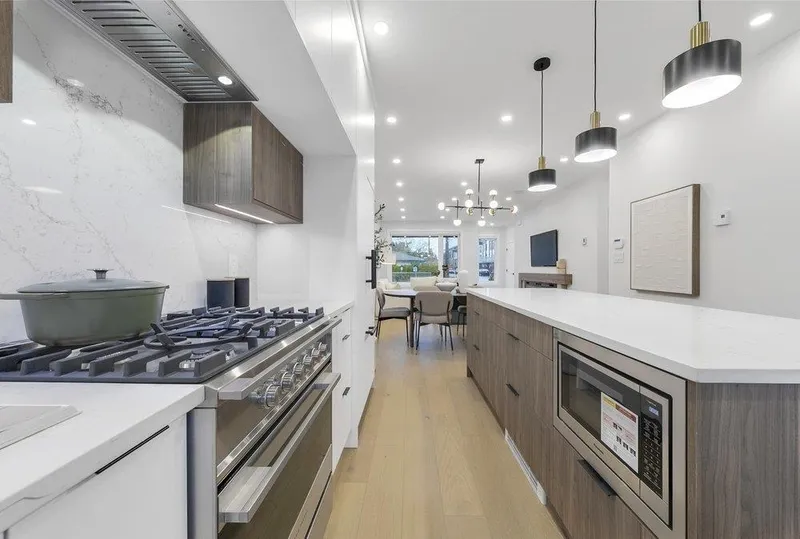 101 706 SMITH AVENUE - photo 4 of 25