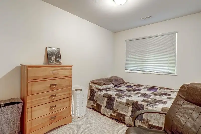 14 1108 RIVERSIDE CLOSE - photo 4 of 40