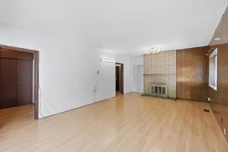 1016 E 18TH AVENUE - photo 4 of 40