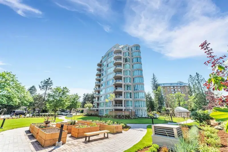 903 995 ROCHE POINT DRIVE - photo 1 of 19