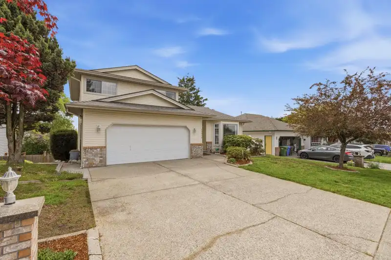 35016 CASSIAR AVENUE - photo 2 of 36