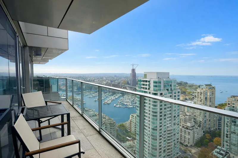 3605 1480 HOWE STREET - photo 1 of 25