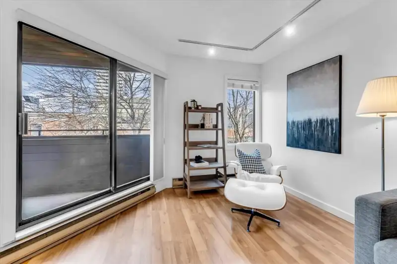 407 1476 W 10TH AVENUE - photo 4 of 19