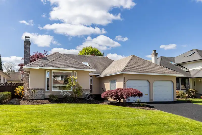 20932 49 AVENUE - photo 3 of 40