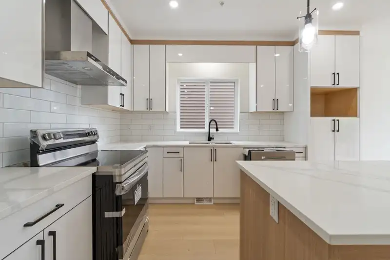 32514 HIGGINBOTTOM COURT - photo 4 of 37