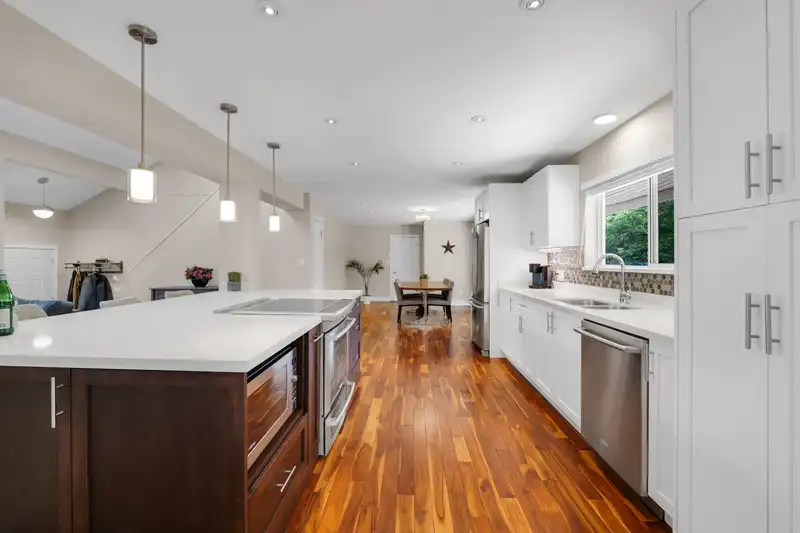 1510 MACDONALD PLACE - photo 3 of 29