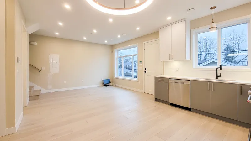 3433 E 23RD AVENUE - photo 4 of 23