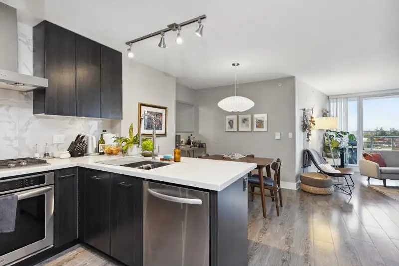 902 4189 HALIFAX STREET - photo 3 of 39