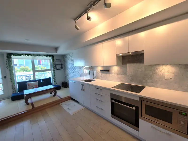 211 2508 FRASER STREET - photo 2 of 13