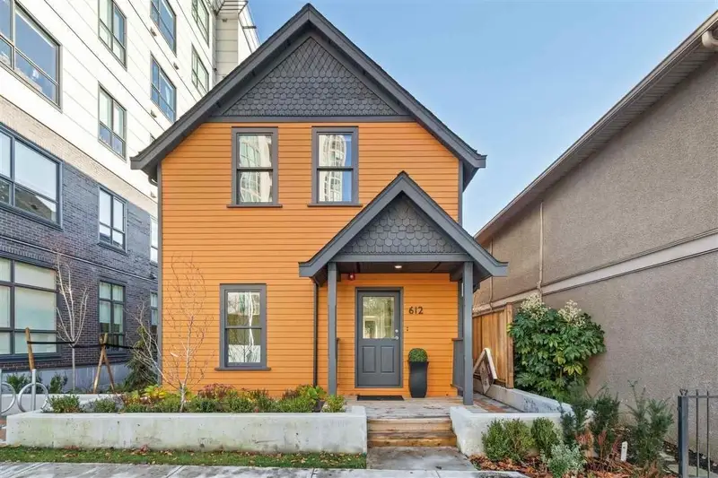 612 BRANTFORD STREET - photo 1 of 25