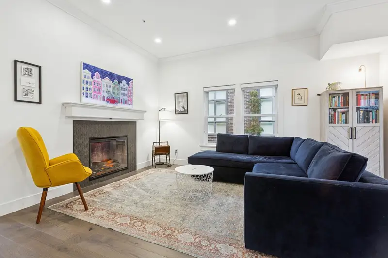 612 BRANTFORD STREET - photo 4 of 25