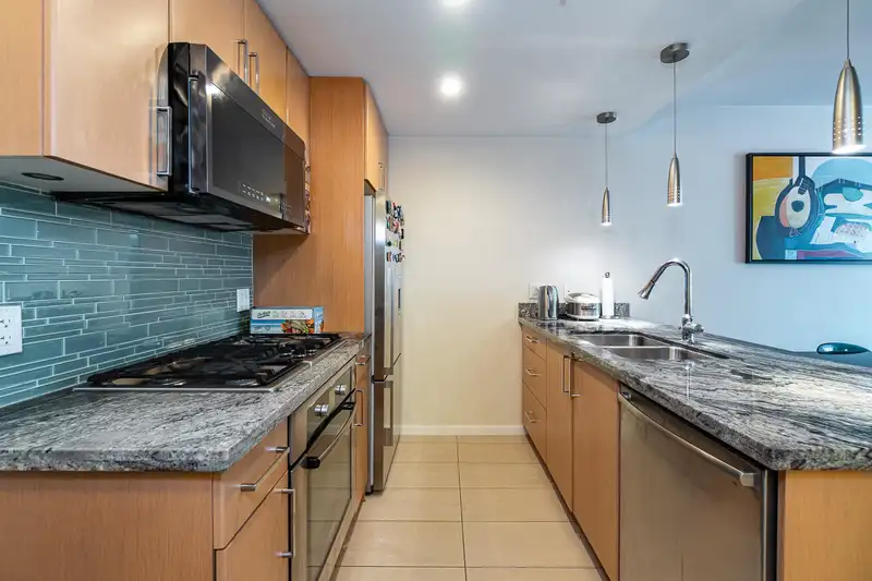 705 89 W 2ND AVENUE - photo 3 of 33
