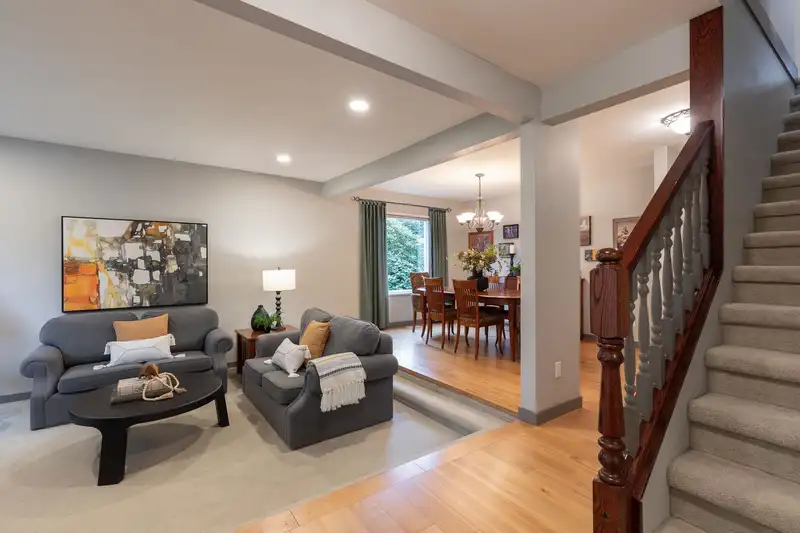 1010 ALPINE PLACE - photo 3 of 37