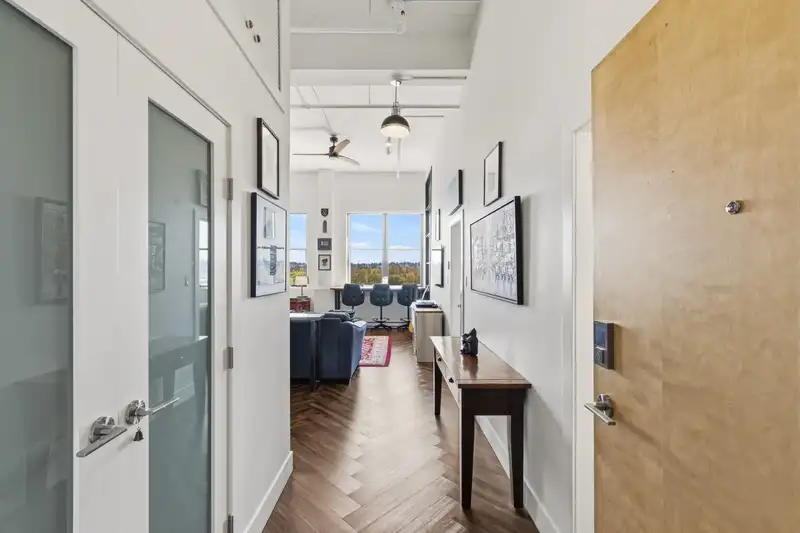 414 549 COLUMBIA STREET - photo 3 of 34