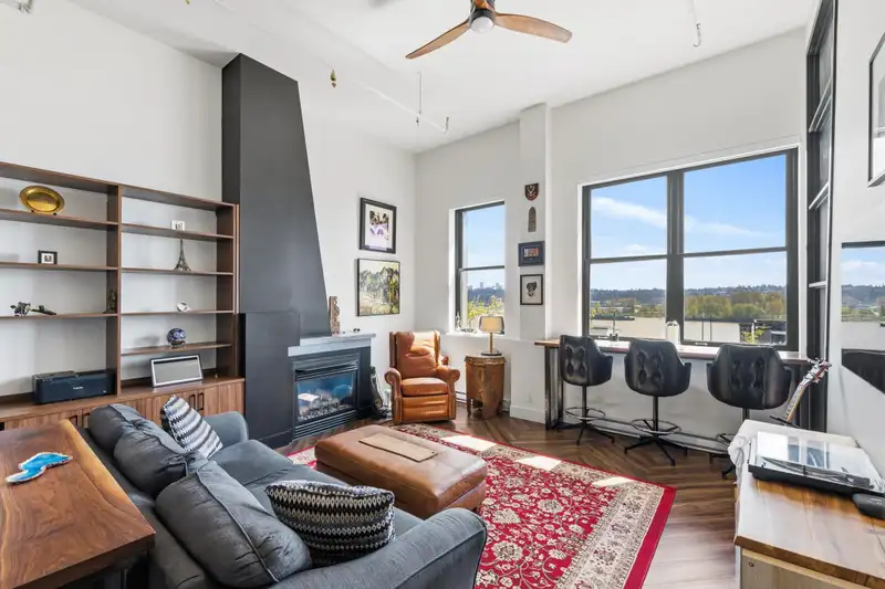 414 549 COLUMBIA STREET - photo 4 of 34