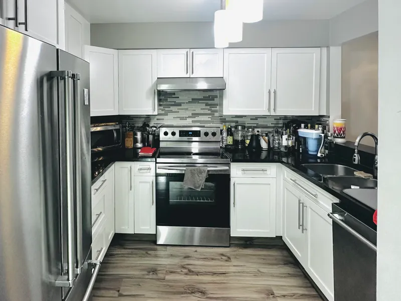 203 650 MOBERLY ROAD - photo 2 of 11