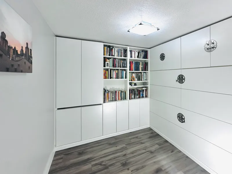 203 650 MOBERLY ROAD - photo 4 of 11