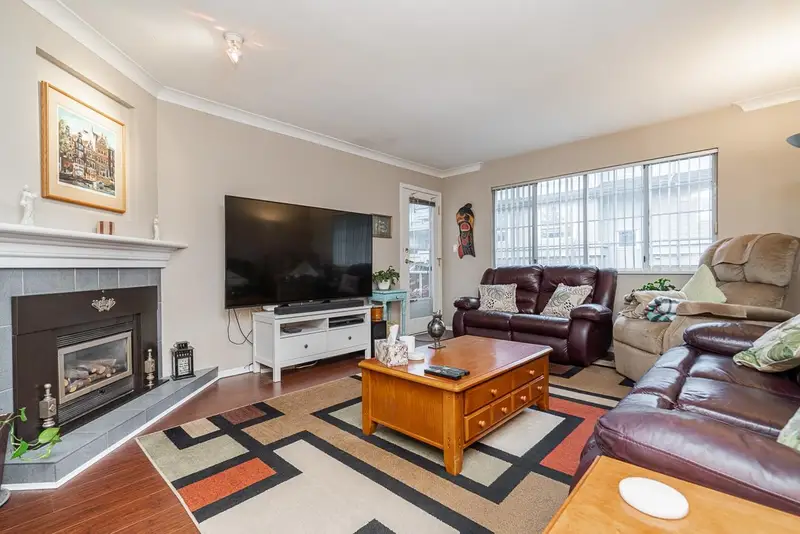 303 15338 18 AVENUE - photo 2 of 25