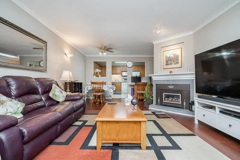 303 15338 18 AVENUE - photo 3 of 25