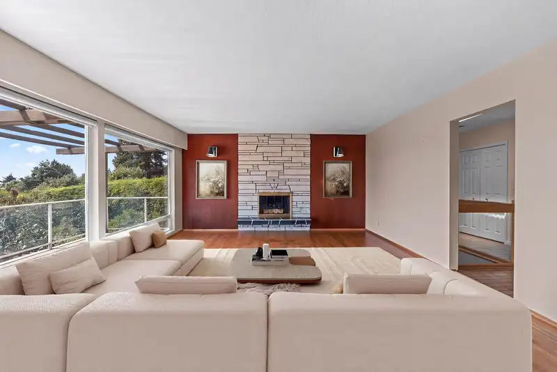 1850 ROSEBERY AVENUE - photo 4 of 30